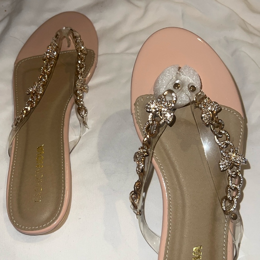 FashionNova : Butterfly gold chain sandals